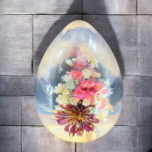 Daisyglas Lucite Paperweight Egg Shape Dried Flowers Inside Vintage Figurine VTG